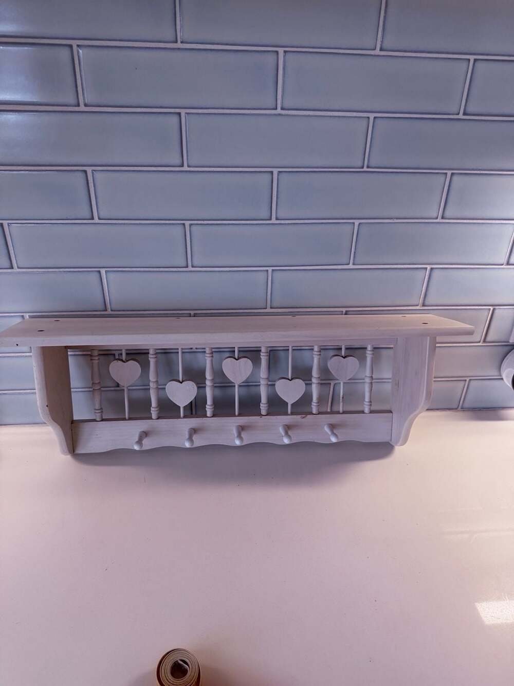 Vintage Solid Wood Heart Spindle Wall Shelf with 5 Pegs